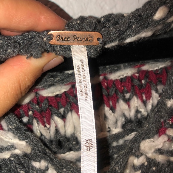 Hooded multi-colored cropped knitted sweater - Picture 3 of 3